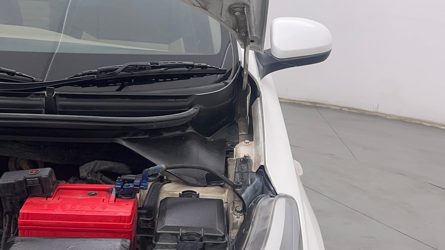 Used 2019 Hyundai Elite i20 Magna Plus 1.2 Petrol Manual engine ENGINE LEFT SIDE HINGE & APRON VIEW