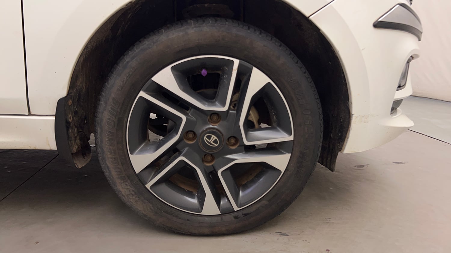 Used 2022 Tata Tiago XZA Plus Petrol Automatic tyres RIGHT FRONT TYRE RIM VIEW
