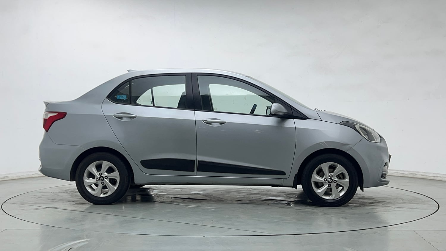 Used 2019 Hyundai Xcent SX Petrol Manual exterior RIGHT SIDE VIEW