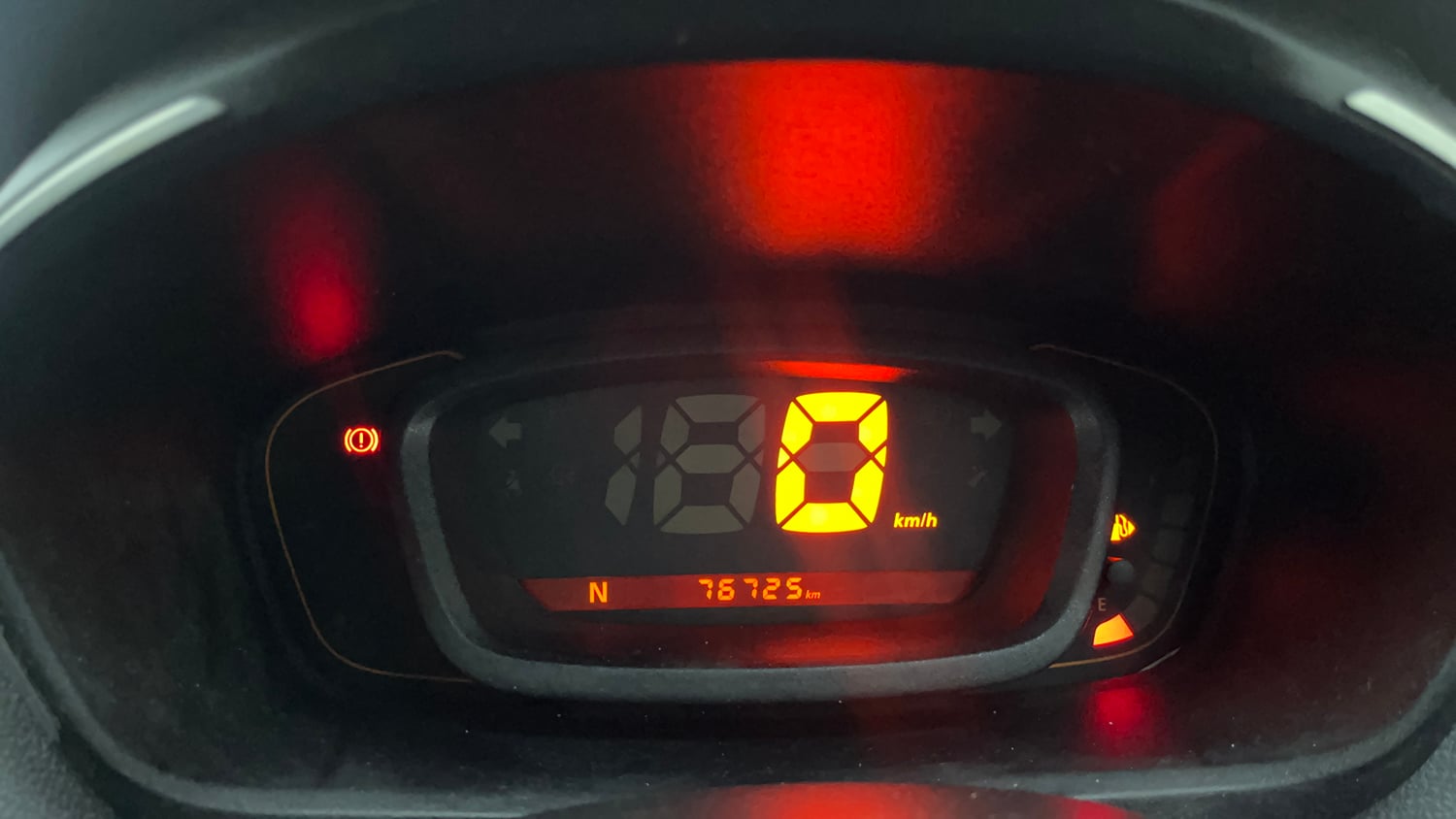 Used 2018 Renault Kwid 1.0 RXT AMT Petrol Automatic interior CLUSTERMETER VIEW