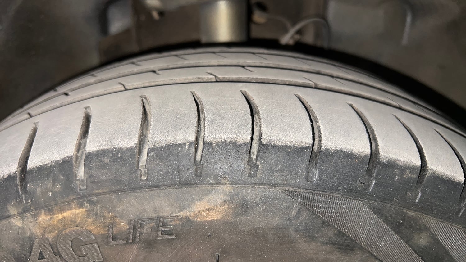 Used 2016 Tata Tiago Revotron XZ Petrol Manual tyres RIGHT FRONT TYRE TREAD VIEW