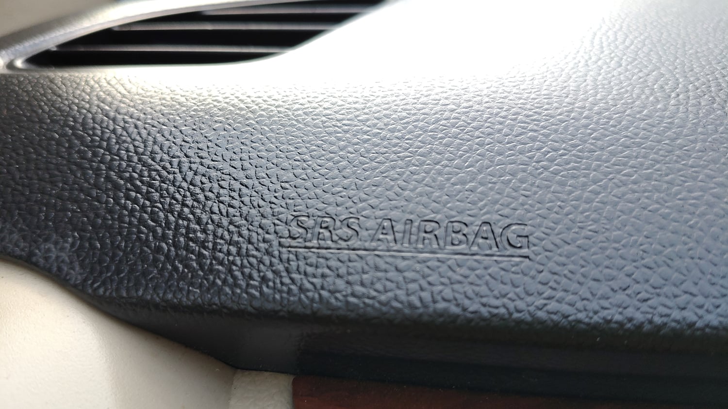 Used 2020 Maruti Suzuki Dzire VXi AMT Petrol Automatic top_features Airbags