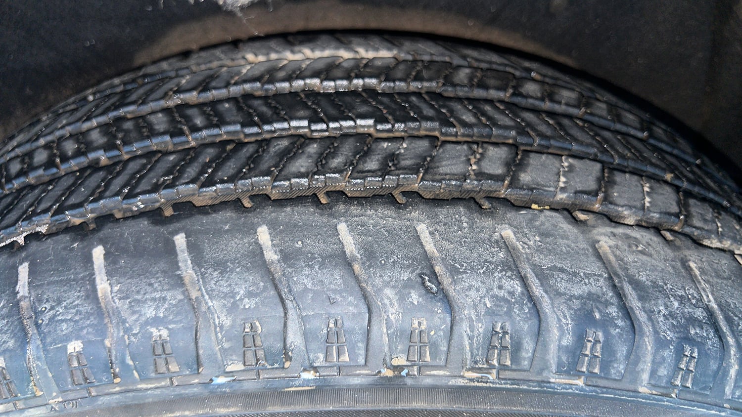 Used 2022 Mahindra Scorpio N Z8 L Petrol AT 7 STR Petrol Automatic tyres LEFT REAR TYRE TREAD VIEW