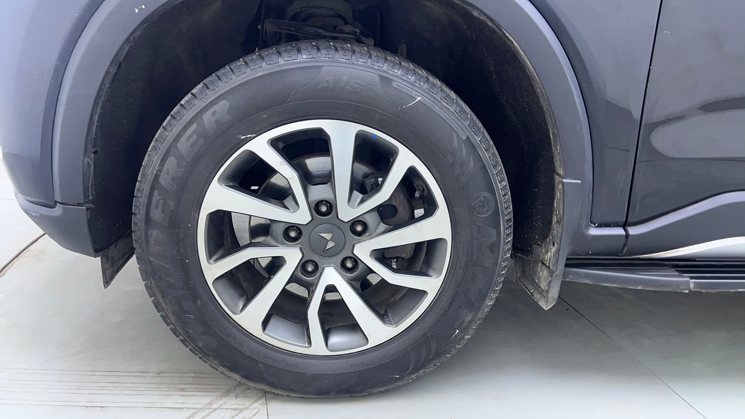 Used 2022 Mahindra Scorpio N Z8 L Petrol AT 7 STR Petrol Automatic tyres LEFT FRONT TYRE RIM VIEW