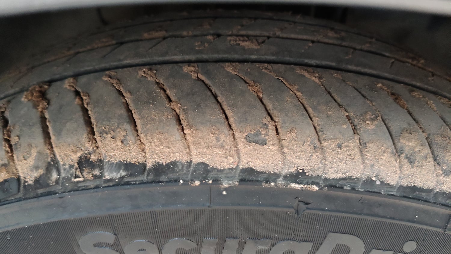 Used 2025 Tata Tigor XZ Plus LUX Petrol Manual tyres RIGHT FRONT TYRE TREAD VIEW
