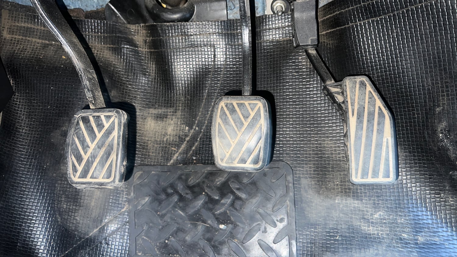 Used 2022 Maruti Suzuki Swift VXi Petrol Manual interior PEDALS VIEW