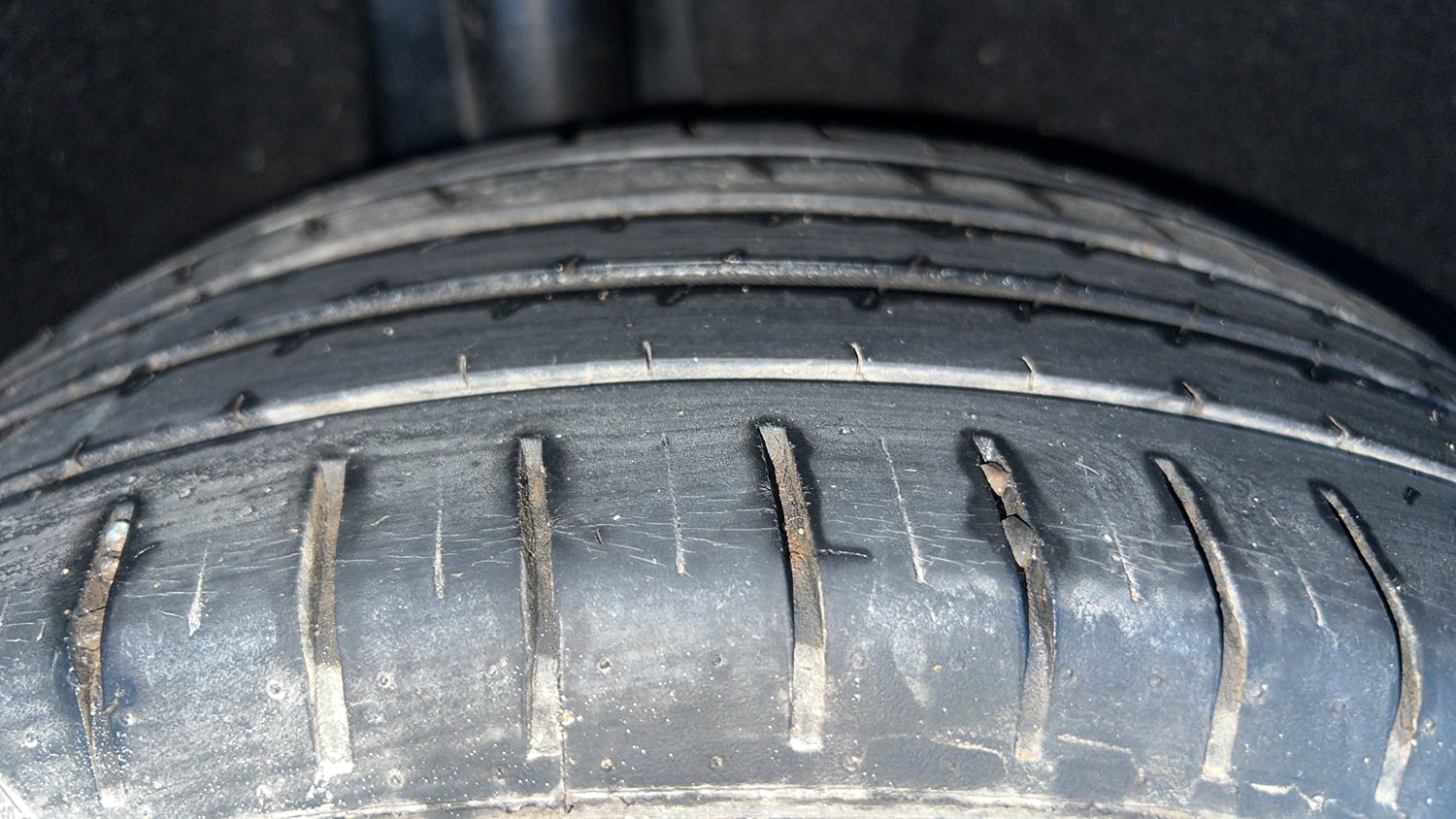 Used 2016 Maruti Suzuki Baleno Alpha 1.2 Petrol Manual tyres RIGHT REAR TYRE TREAD VIEW