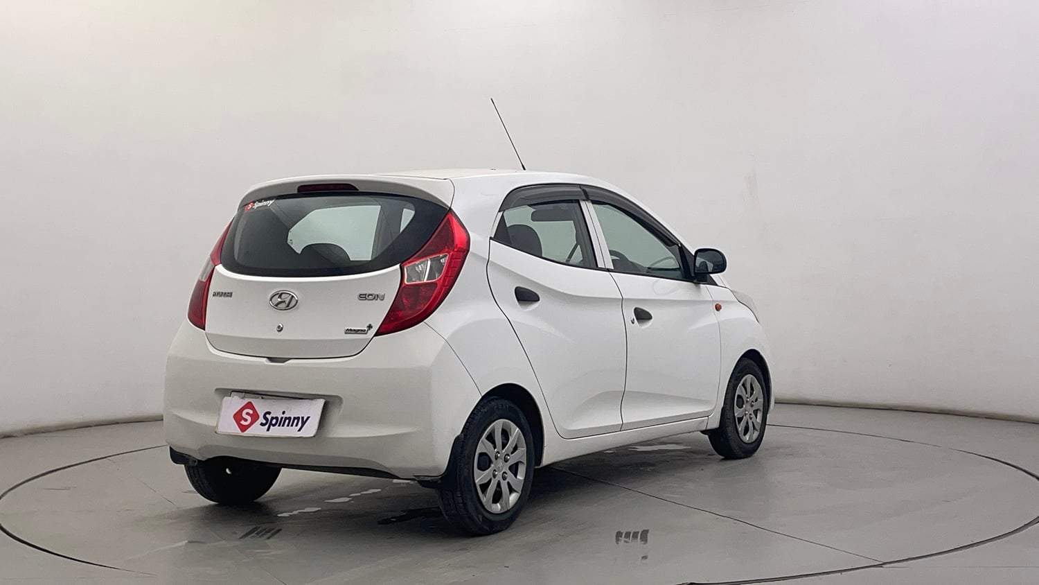 Used 2015 Hyundai Eon Magna + Petrol Manual exterior RIGHT REAR CORNER VIEW