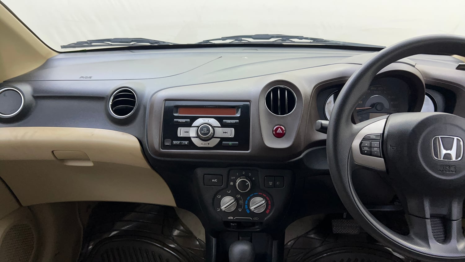 Used 2013 Honda Amaze 1.2 VX AT i-VTEC Petrol Automatic interior MUSIC SYSTEM & AC CONTROL VIEW