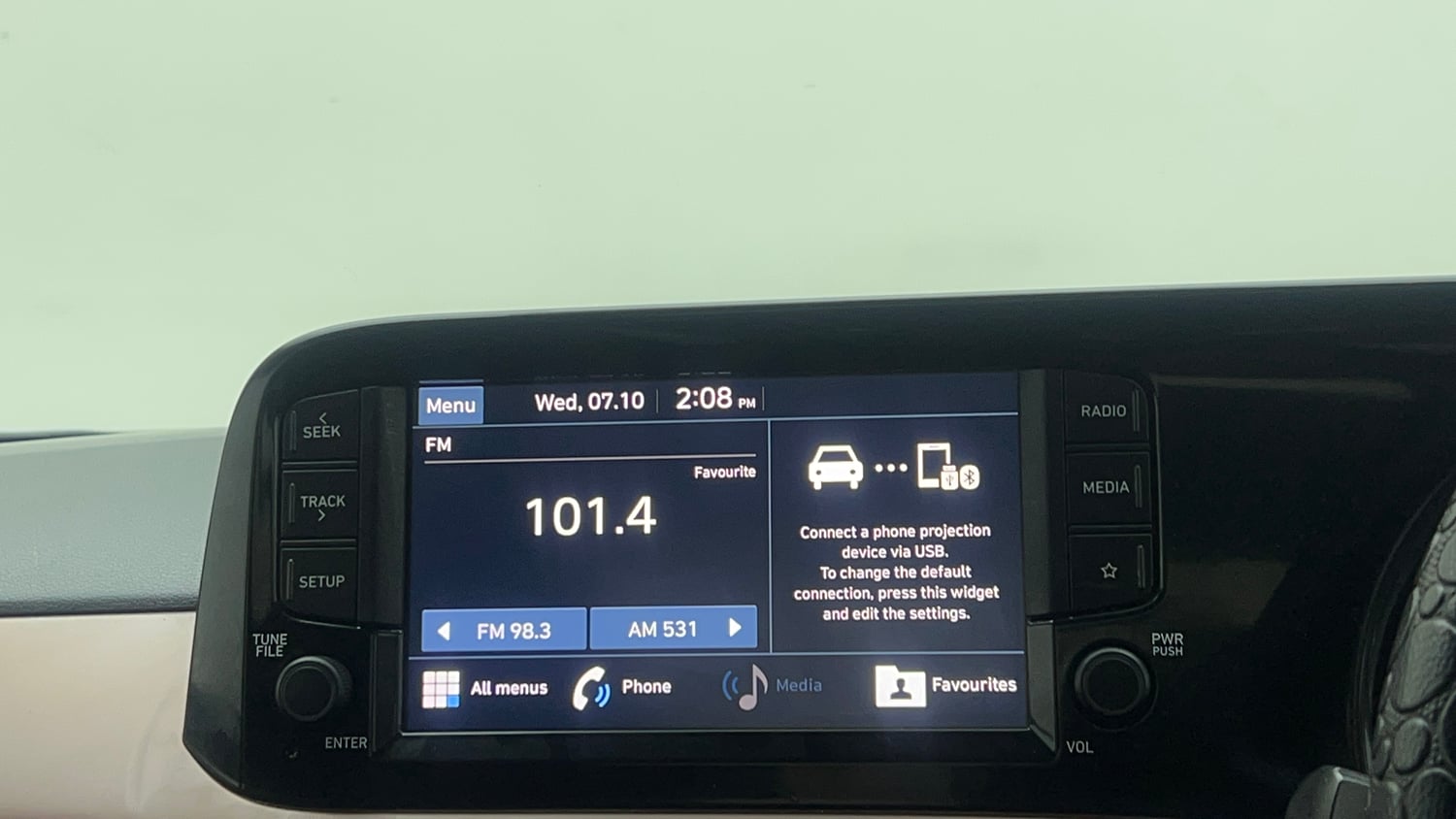 Used 2023 Hyundai Aura SX 1.2 Petrol Petrol Manual top_features Touch screen infotainment system