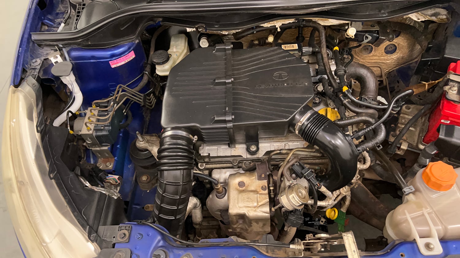 Used 2020 Tata Zest XT Petrol Petrol Manual engine ENGINE RIGHT SIDE VIEW