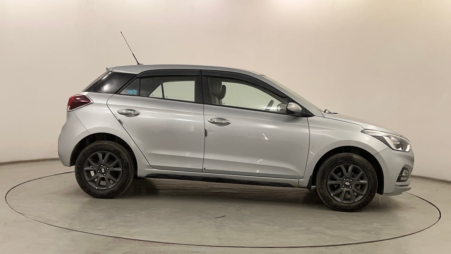 Used 2020 Hyundai Elite i20 Sportz Plus 1.2 Petrol Manual exterior RIGHT SIDE VIEW