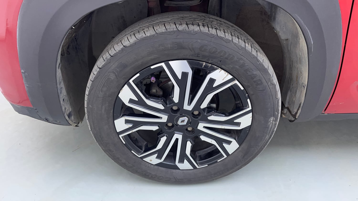 Used 2021 Renault Kiger RXZ Turbo CVT Dual Tone Petrol Automatic tyres LEFT FRONT TYRE RIM VIEW