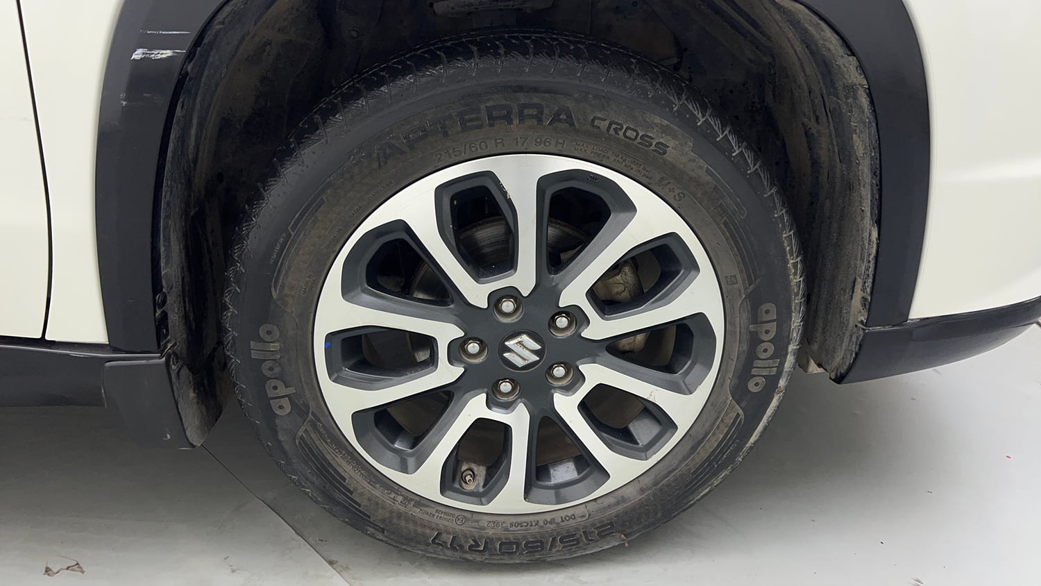 Used 2023 Maruti Suzuki Grand Vitara Alpha Plus Intelligent Hybrid eCVT Hybrid Automatic tyres RIGHT FRONT TYRE RIM VIEW