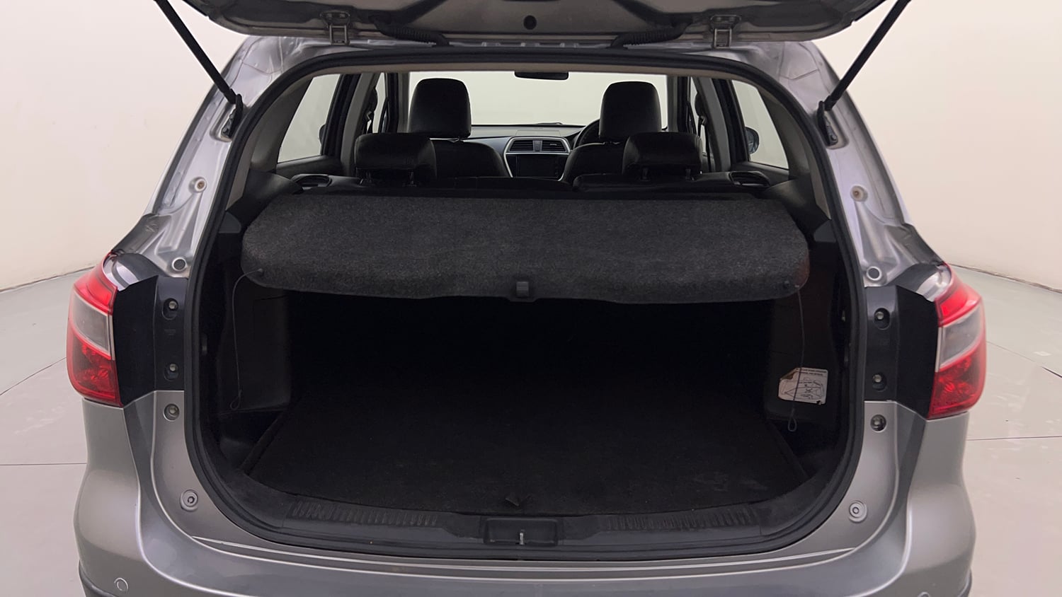 Used 2016 Maruti Suzuki S-Cross Zeta 1.3 Diesel Manual interior DICKY INSIDE VIEW