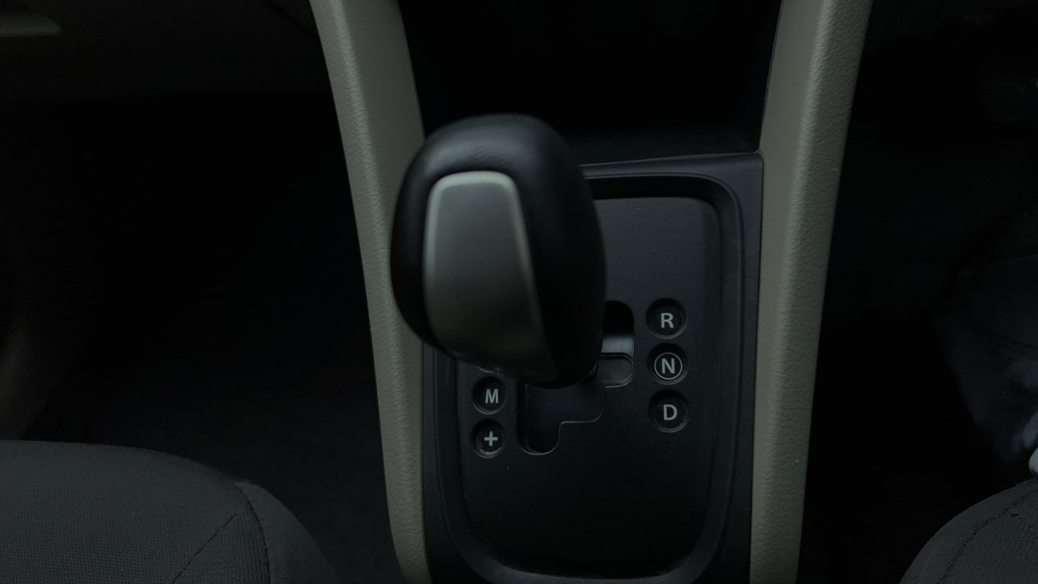 Used 2016 Maruti Suzuki Celerio ZXi AMT Petrol Automatic interior GEAR  KNOB VIEW