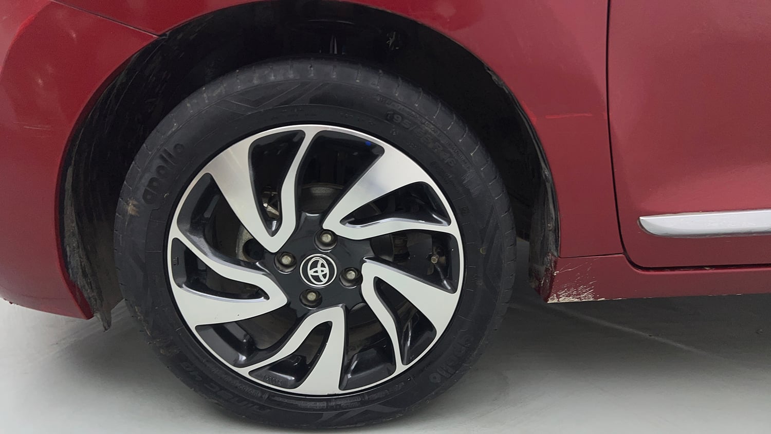 Used 2019 Toyota Glanza V CVT Petrol Automatic tyres LEFT FRONT TYRE RIM VIEW