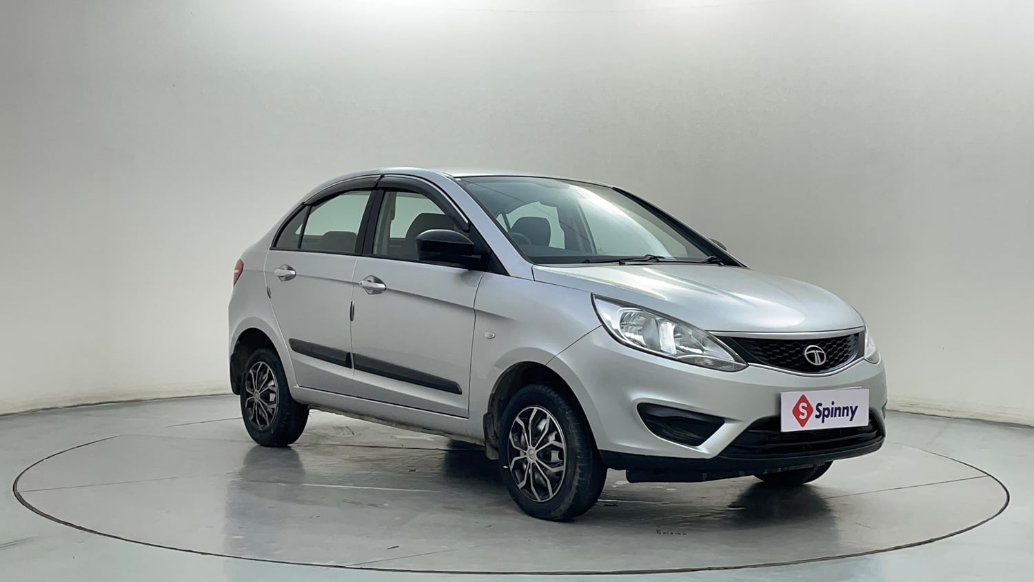 Used 2017 Tata Zest XE Petrol Petrol Manual exterior RIGHT FRONT CORNER VIEW