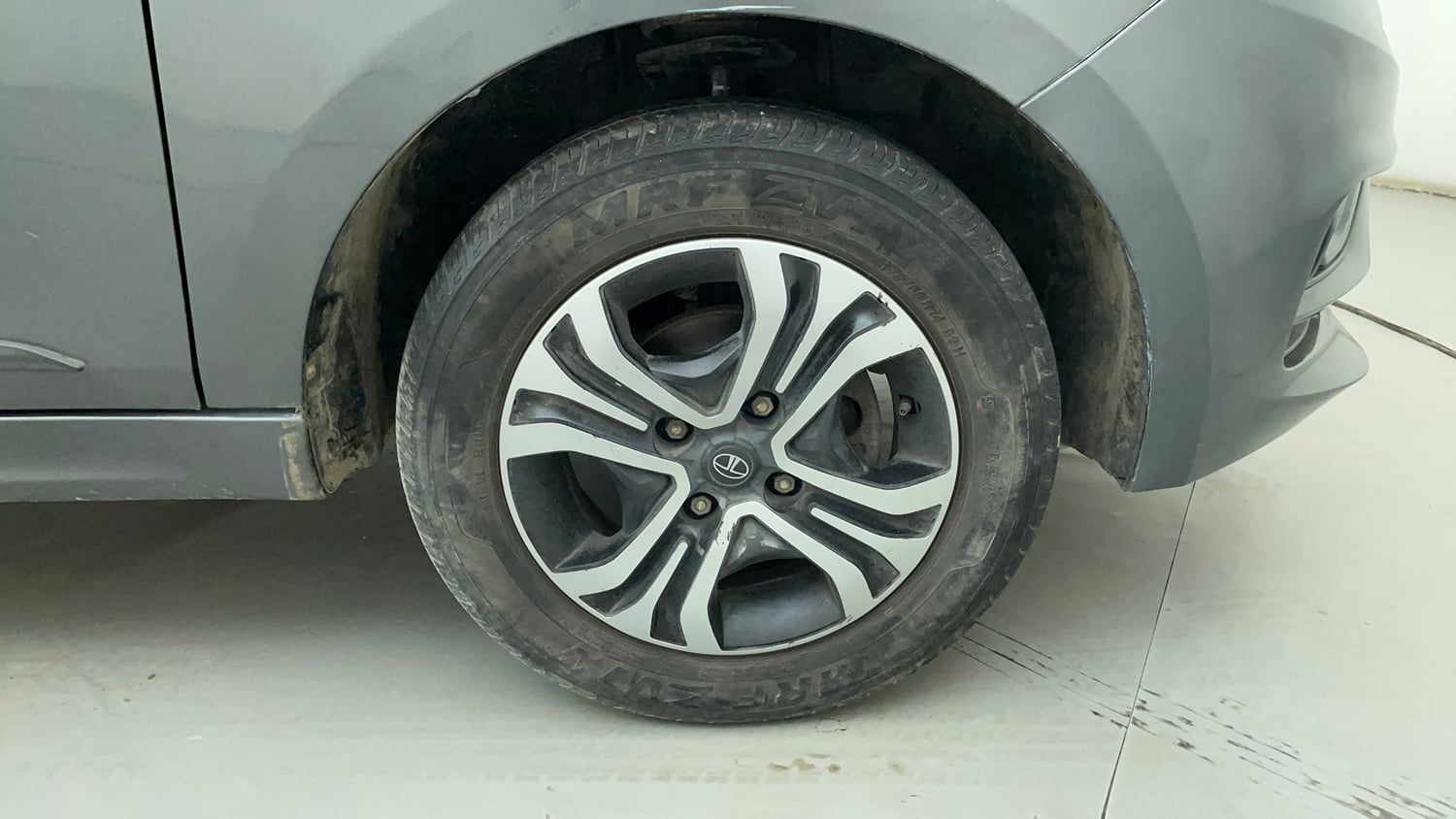 Used 2024 Tata Tiago XT Rhythm iCNG Cng Manual tyres RIGHT FRONT TYRE RIM VIEW