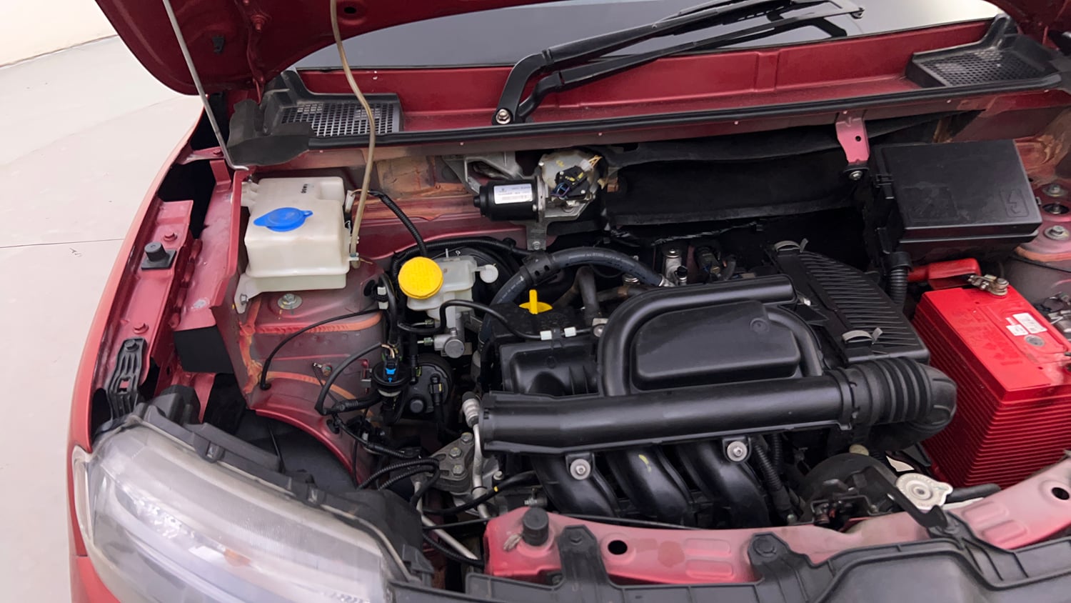 Used 2021 Renault Kwid RXT 1.0 AMT (O) Petrol Automatic engine ENGINE RIGHT SIDE HINGE & APRON VIEW