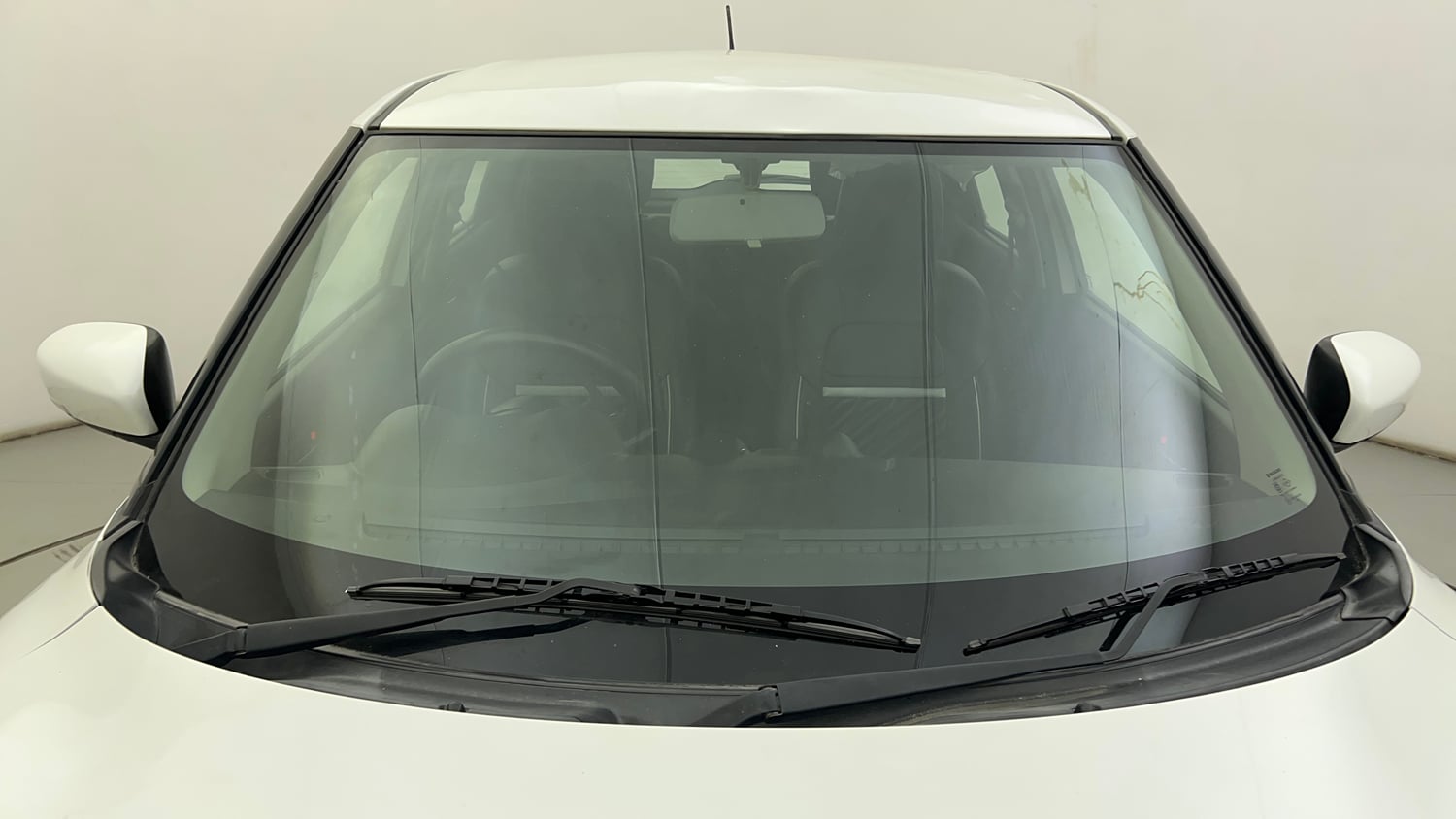 Used 2019 Maruti Suzuki Swift ZXi Petrol Manual exterior FRONT WINDSHIELD VIEW