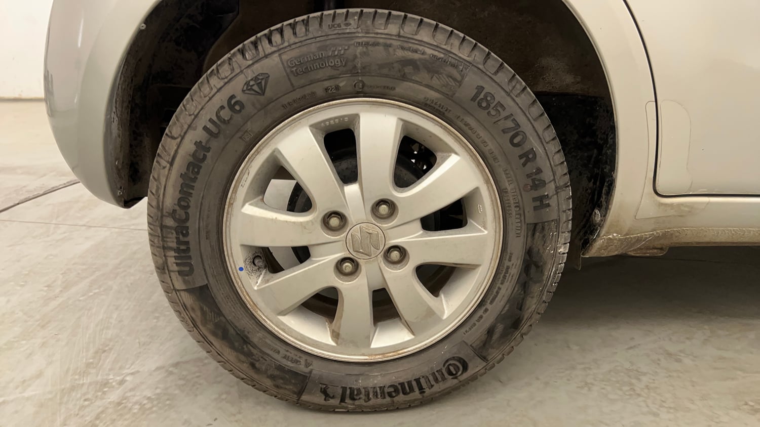 Used 2015 Maruti Suzuki Ritz Zxi BS-IV Petrol Manual tyres RIGHT REAR TYRE RIM VIEW