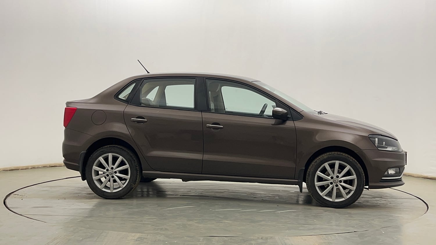 Used 2018 Volkswagen Ameo Highline1.2L Plus (P) 16 Alloy Petrol Manual exterior RIGHT SIDE VIEW