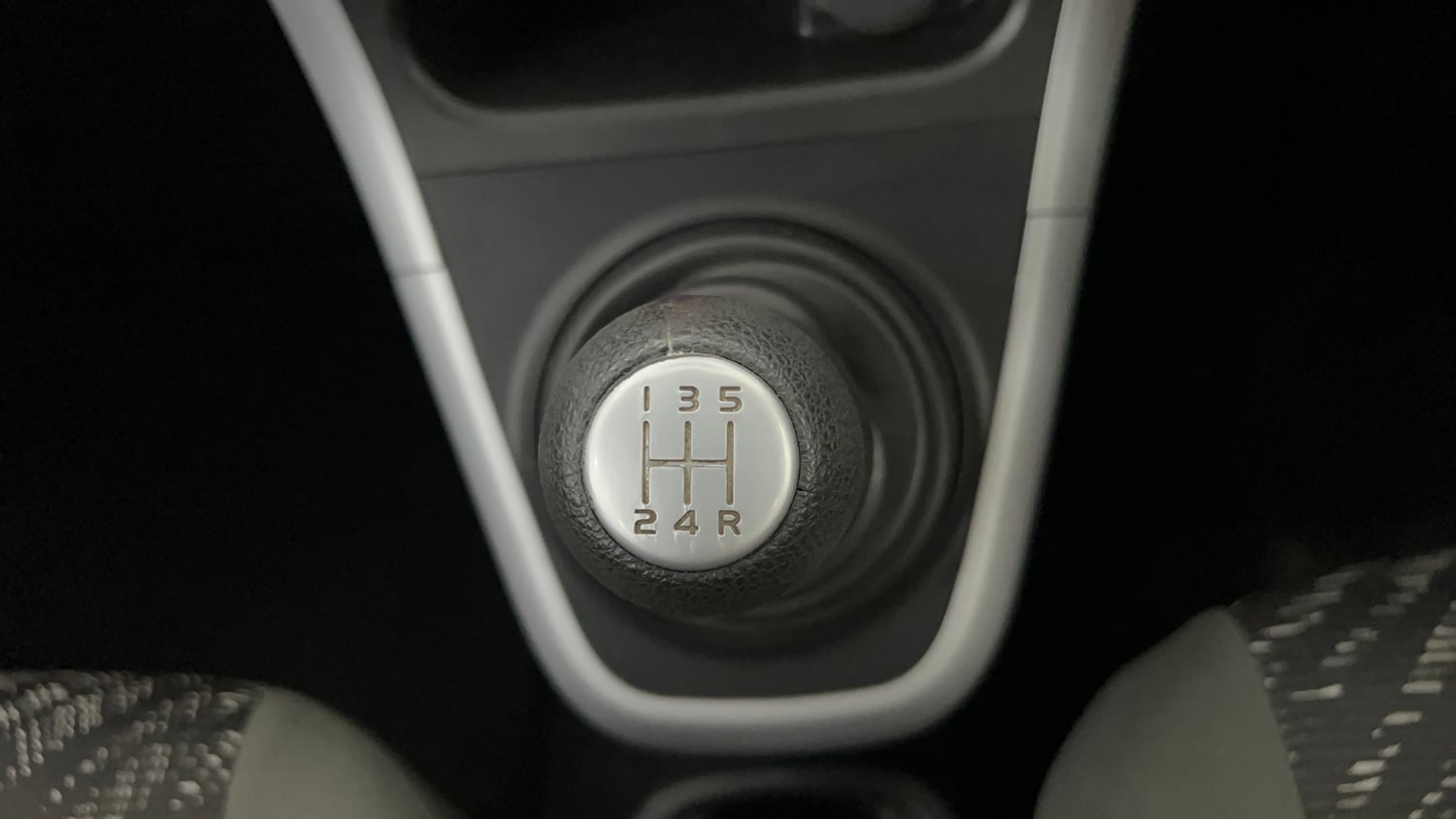 Used 2015 Maruti Suzuki Ritz Zxi BS-IV Petrol Manual interior GEAR  KNOB VIEW