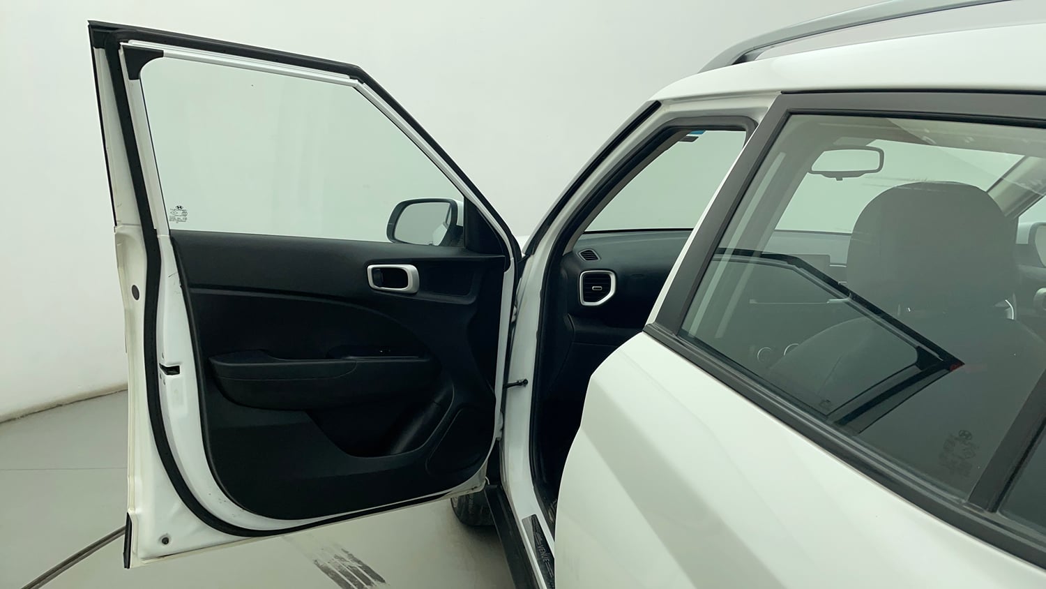 Used 2022 Hyundai Venue SX Plus 1.0 Turbo DCT Petrol Automatic interior LEFT FRONT DOOR OPEN VIEW