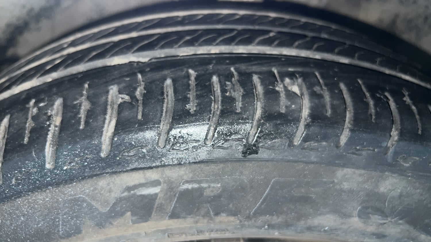 Used 2023 Tata Altroz XM (S) Petrol Petrol Manual tyres RIGHT FRONT TYRE TREAD VIEW