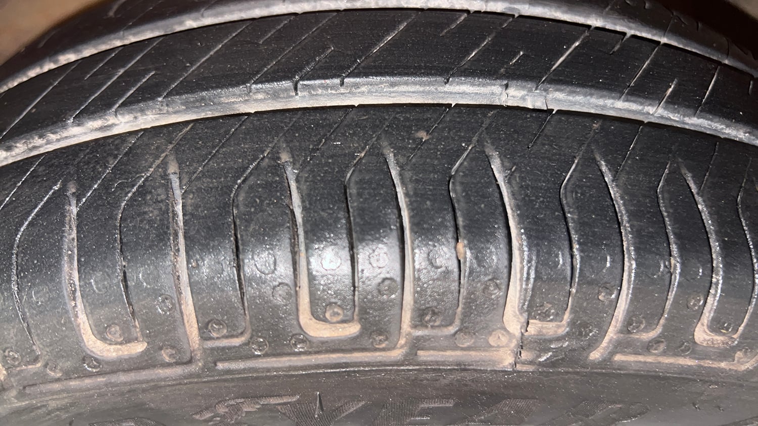 Used 2013 Maruti Suzuki Alto K10 VXi Petrol Manual tyres LEFT FRONT TYRE TREAD VIEW