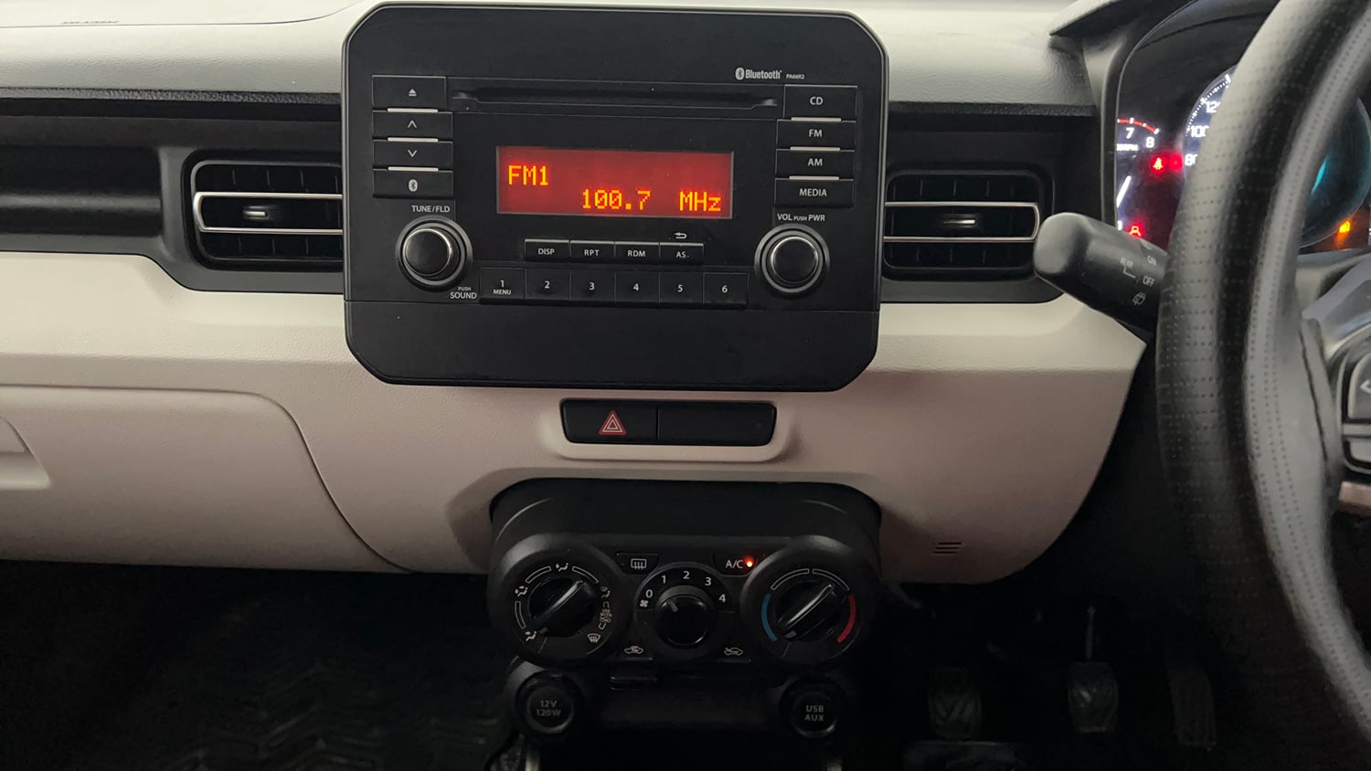 Used 2017 Maruti Suzuki Ignis Zeta 1.2 MT Petrol Manual interior MUSIC SYSTEM & AC CONTROL VIEW