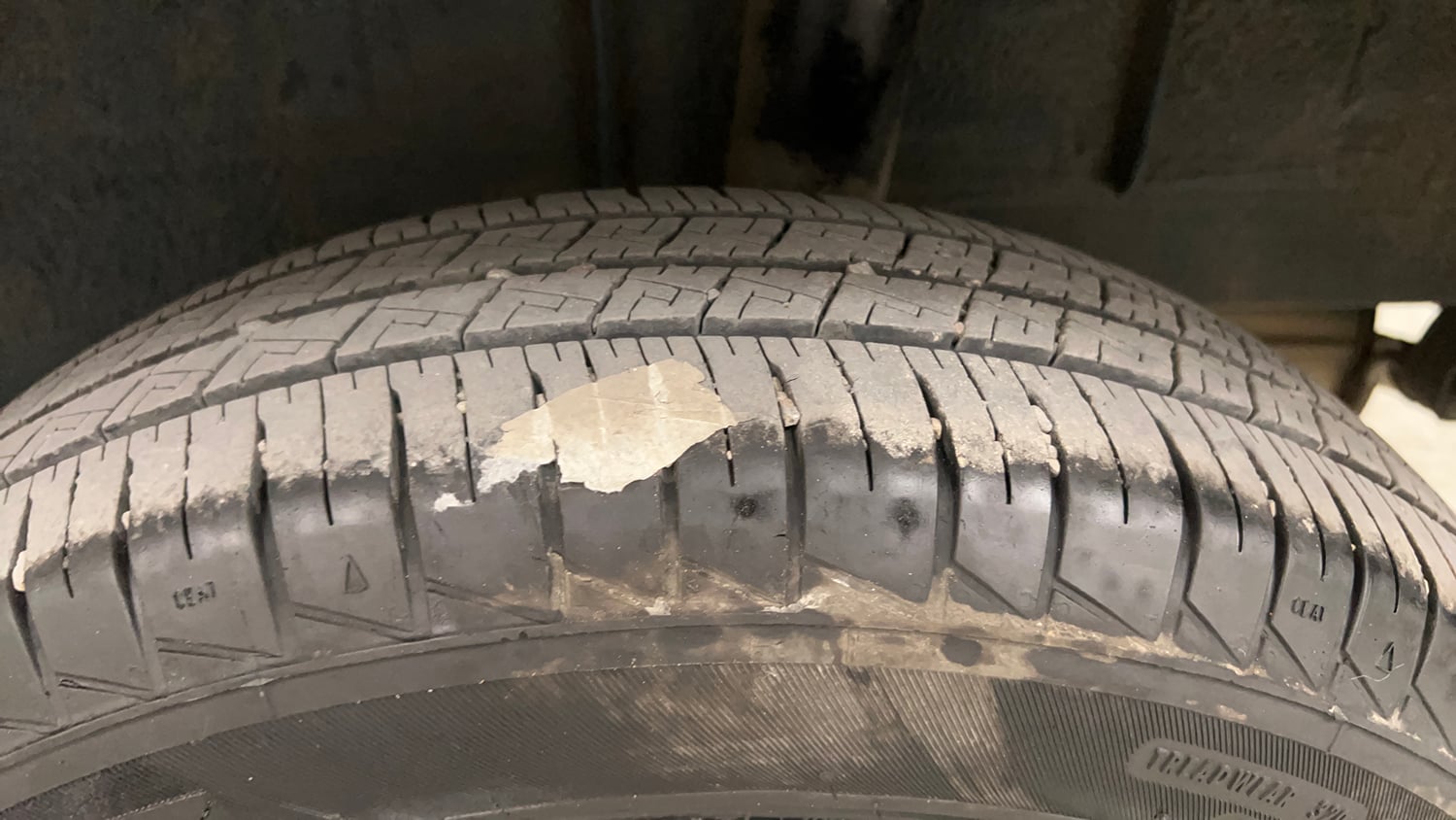 Used 2025 Renault Triber Evolution Petrol Manual tyres LEFT REAR TYRE TREAD VIEW