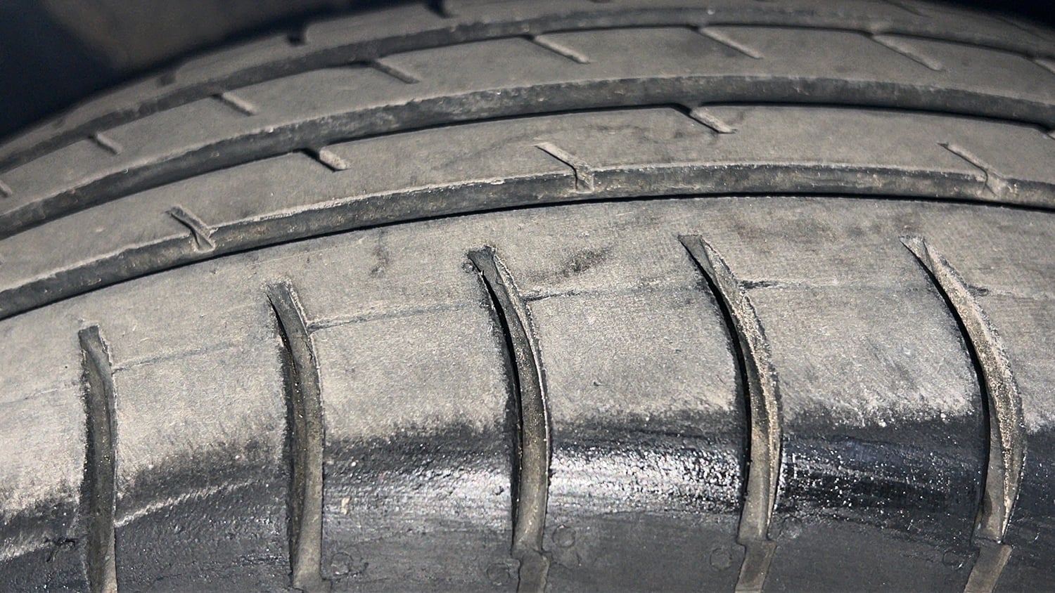 Used 2019 Hyundai Elite i20 Magna Plus 1.2 Petrol Manual tyres LEFT FRONT TYRE TREAD VIEW