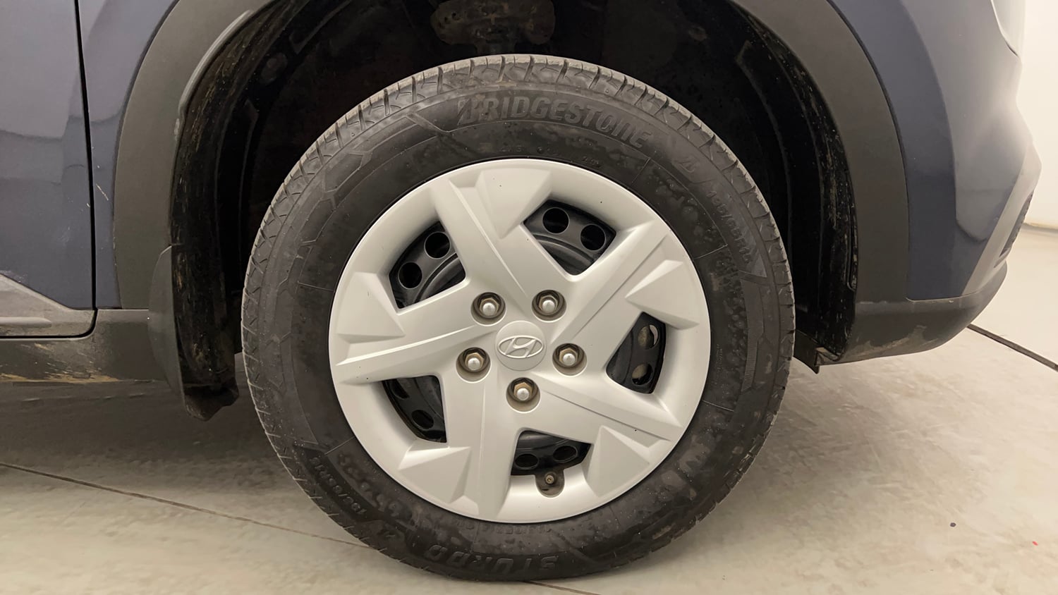 Used 2020 Hyundai Venue S 1.0 Turbo Petrol Manual tyres RIGHT FRONT TYRE RIM VIEW