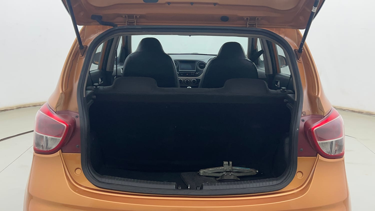 Used 2017 Hyundai Grand i10 Sportz (O) 1.2 Kappa VTVT Petrol Manual interior DICKY INSIDE VIEW