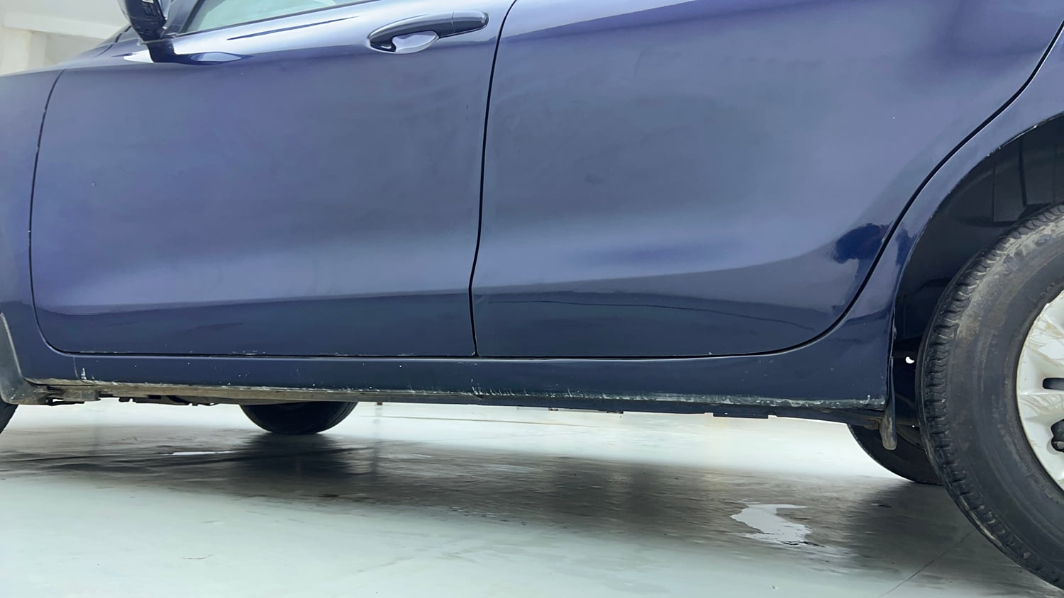 Used 2019 Maruti Suzuki Swift VXi AMT Petrol Automatic dents MINOR DENT