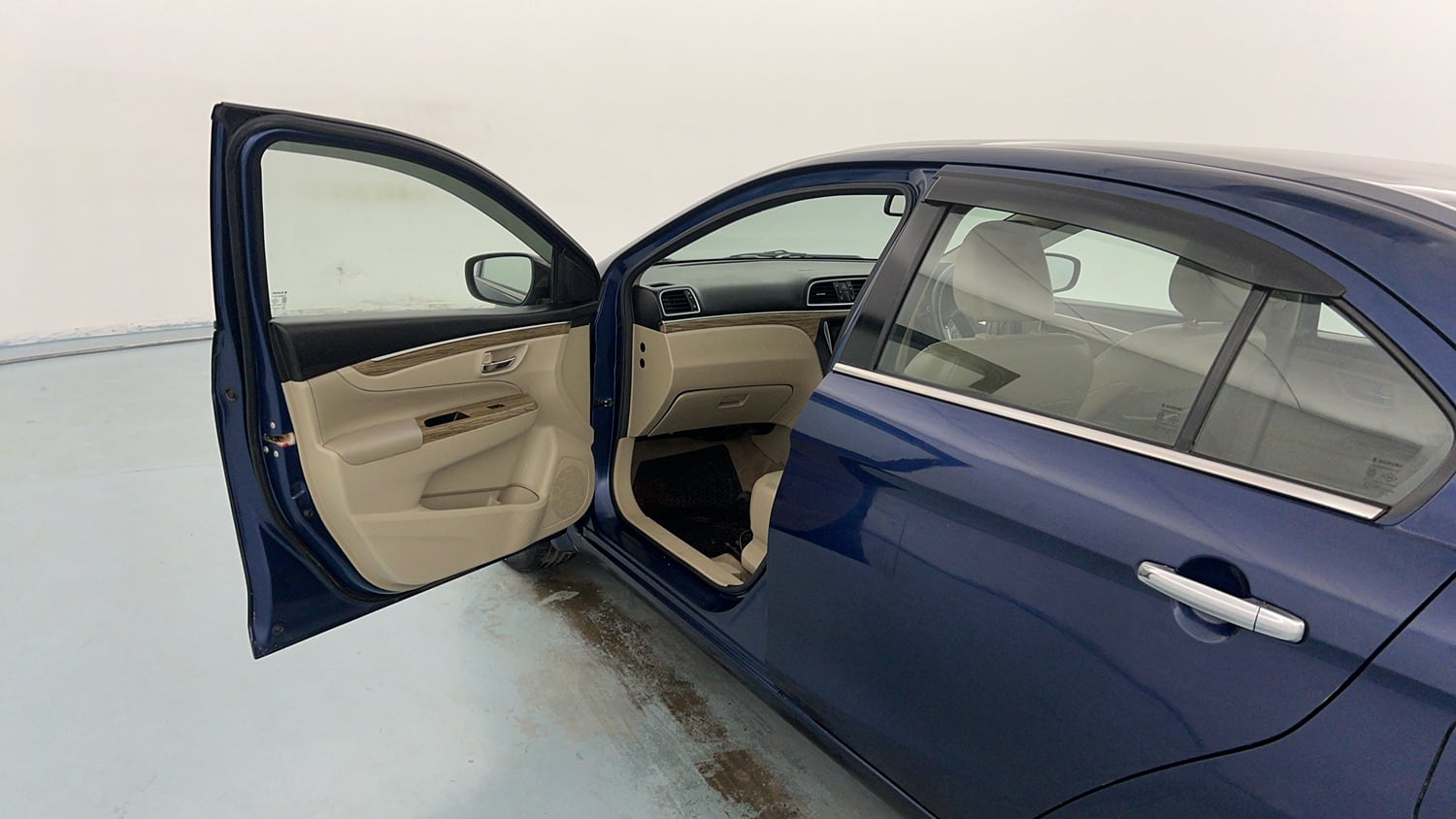 Used 2019 Maruti Suzuki Ciaz Alpha Hybrid 1.5 Petrol Manual interior LEFT FRONT DOOR OPEN VIEW