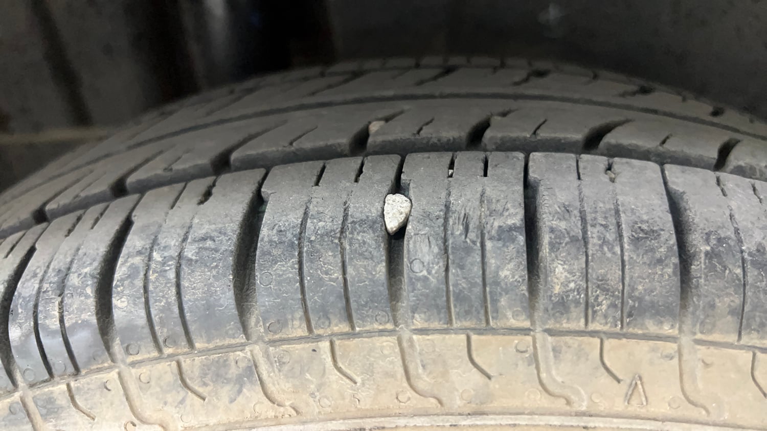 Used 2014 Maruti Suzuki Swift VXi Petrol Manual tyres RIGHT REAR TYRE TREAD VIEW