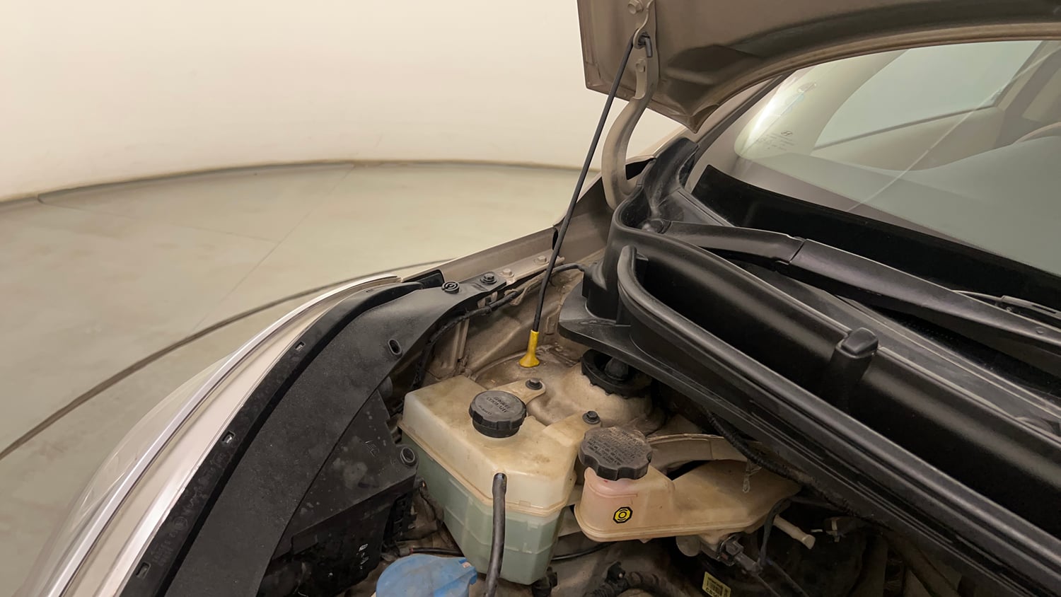 Used 2019 Hyundai Santro Sportz Petrol Manual engine ENGINE RIGHT SIDE HINGE & APRON VIEW