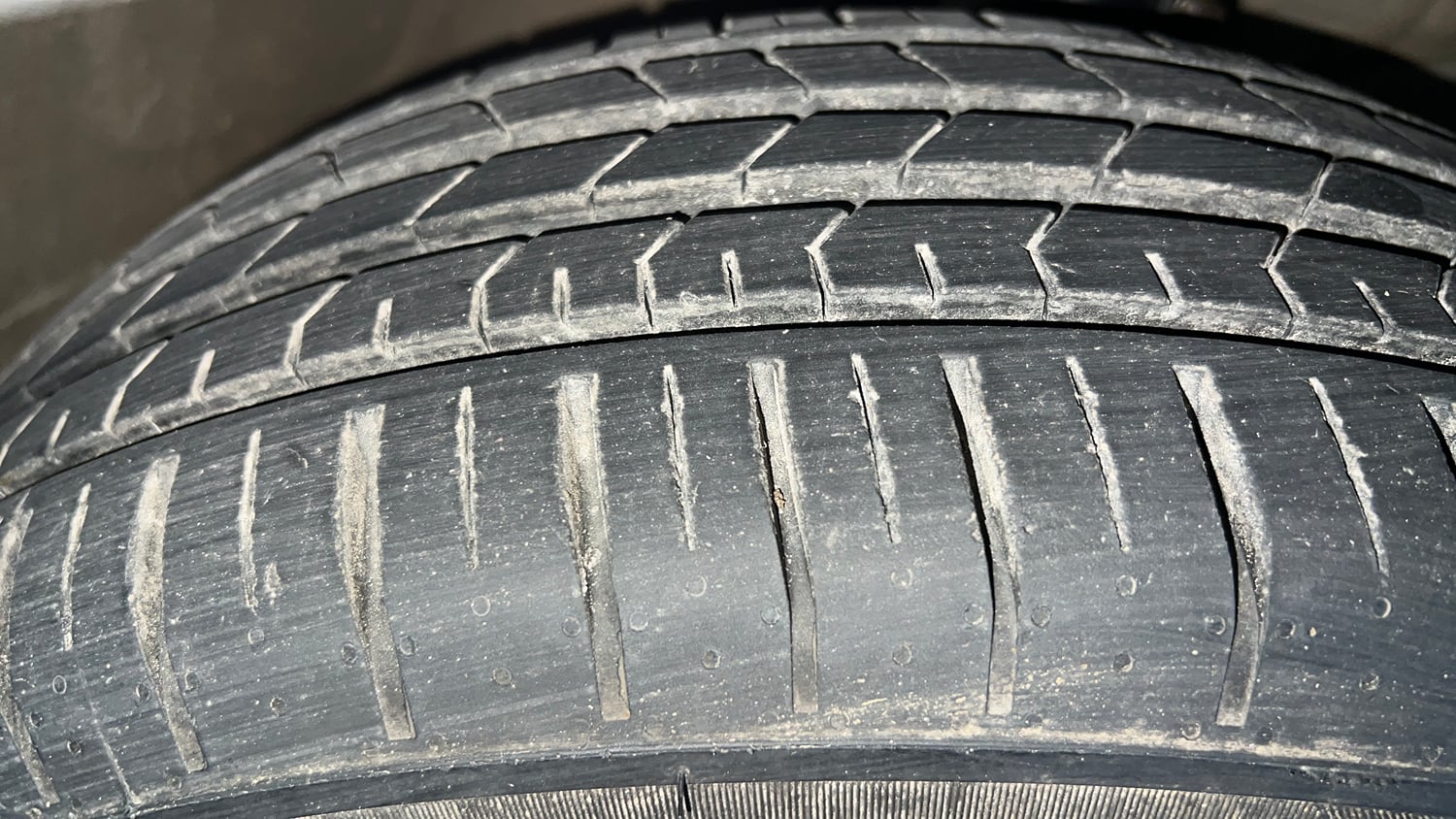 Used 2022 Maruti Suzuki XL6 Alpha Plus MT Petrol Petrol Manual tyres RIGHT FRONT TYRE TREAD VIEW