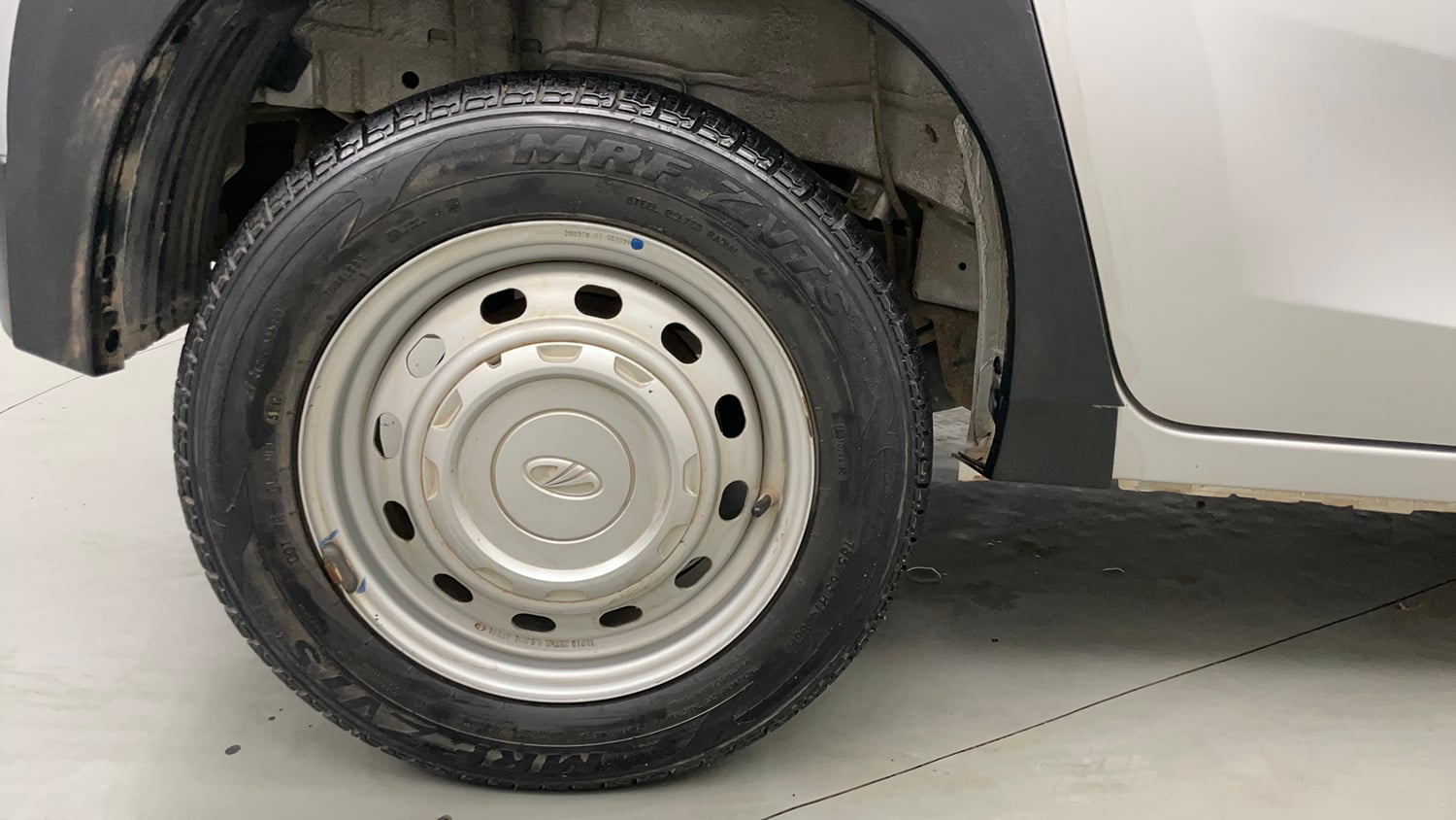 Used 2018 Mahindra KUV100 NXT K2 6 STR Petrol Manual tyres RIGHT REAR TYRE RIM VIEW