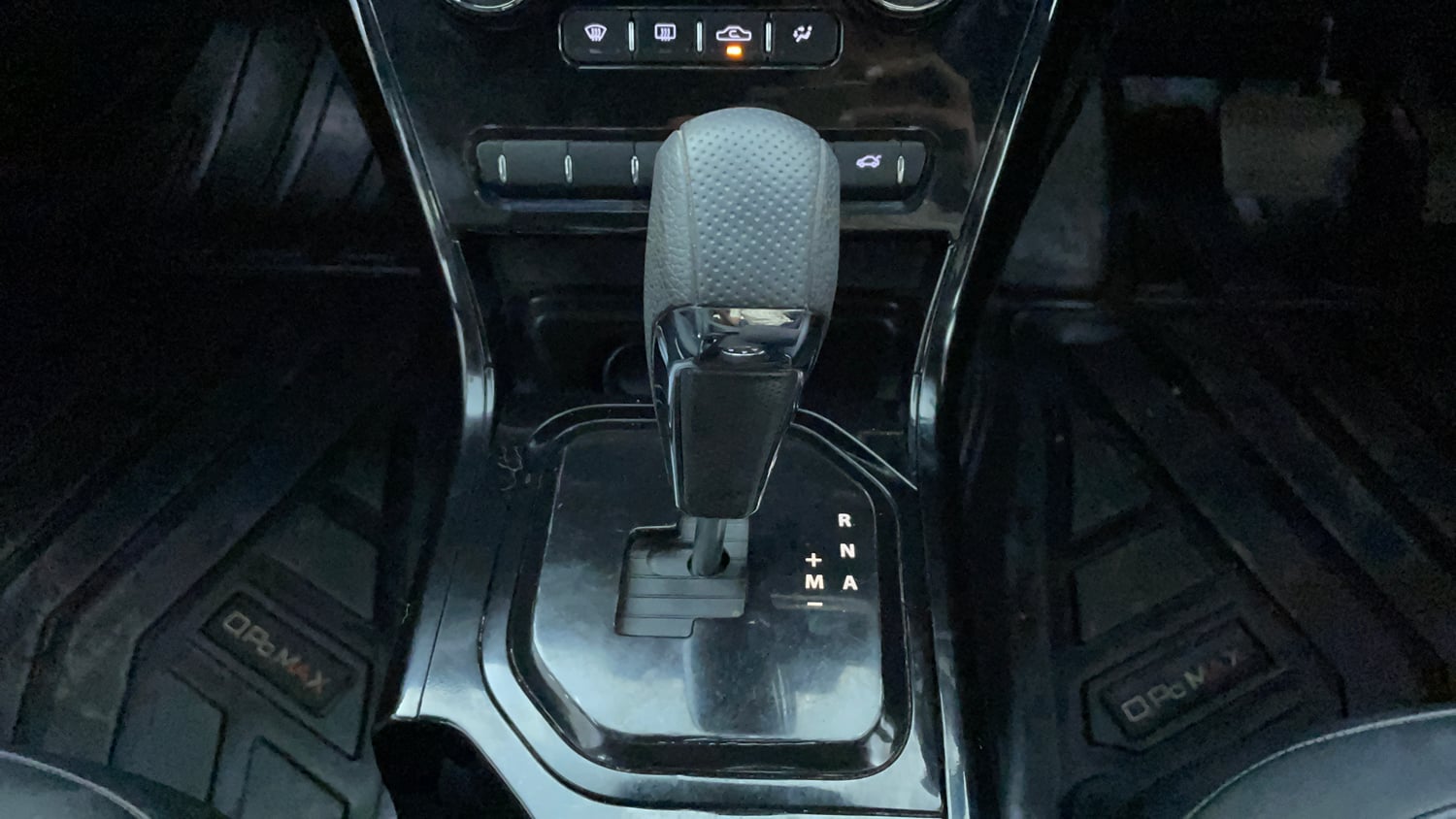 Used 2022 Tata Nexon XZA Plus (Premium) Dark Edition Petrol Automatic interior GEAR  KNOB VIEW