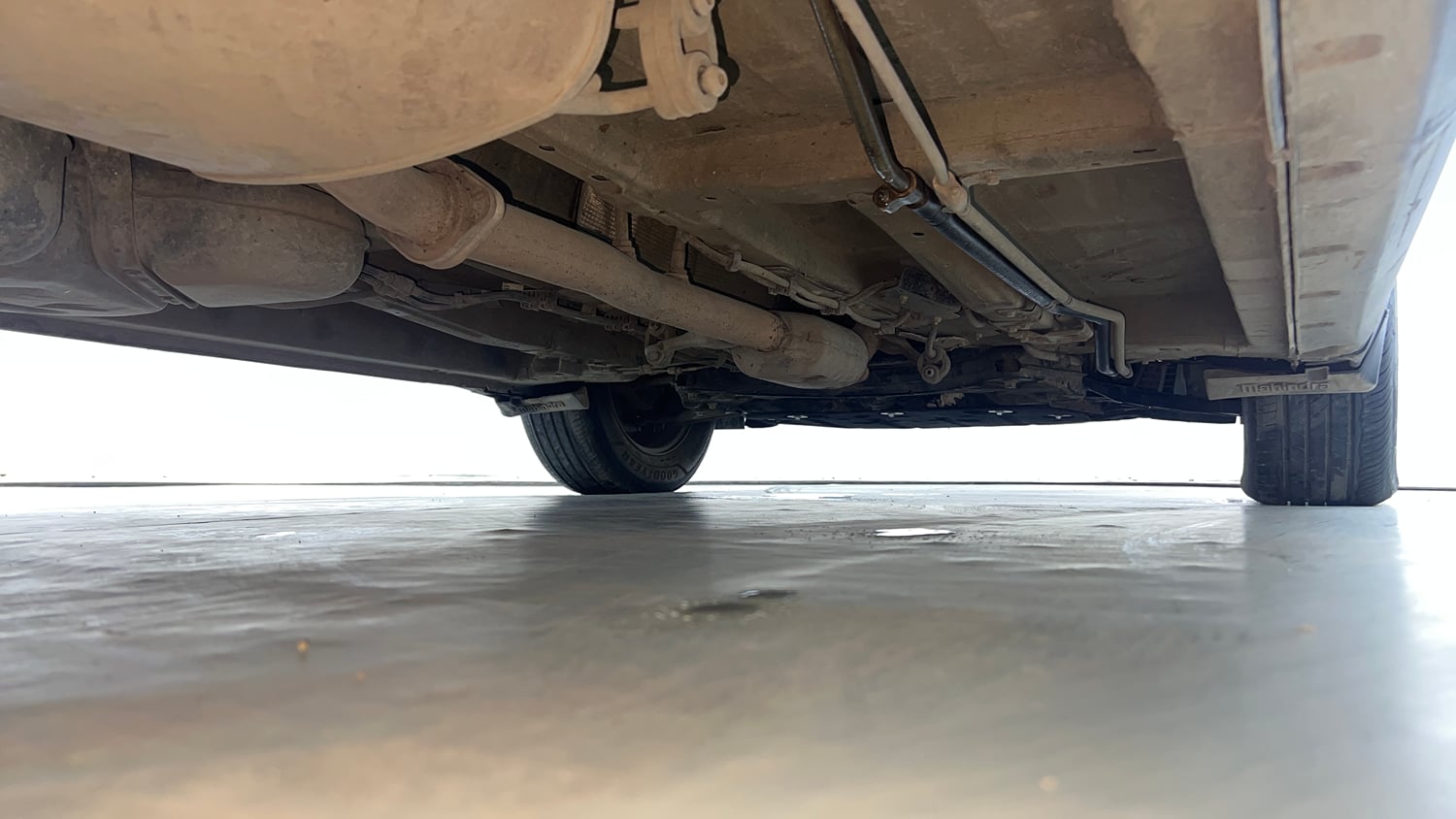 Used 2023 Mahindra XUV700 AX 3 Diesel MT 7 STR Diesel Manual extra REAR RIGHT UNDERBODY VIEW
