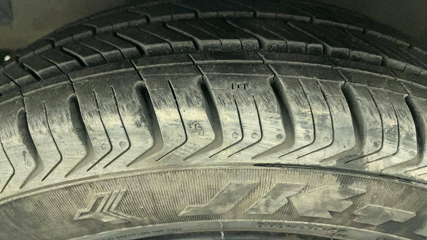 Used 2015 Hyundai Eon Magna + Petrol Manual tyres LEFT FRONT TYRE TREAD VIEW