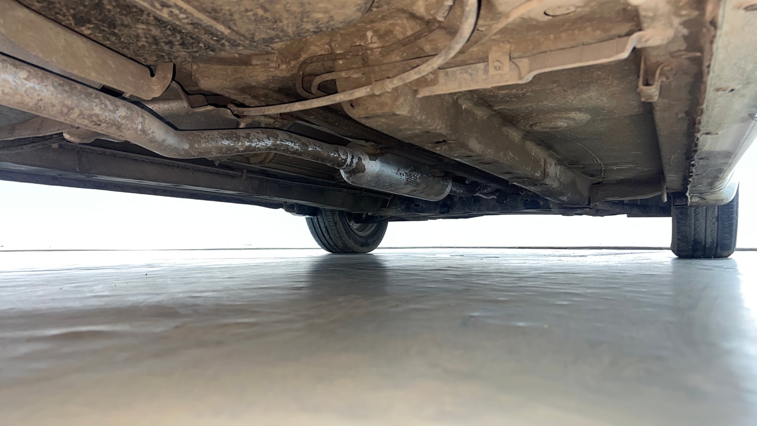 Used 2017 Maruti Suzuki Ciaz Zeta 1.4 AT Petrol Automatic extra REAR RIGHT UNDERBODY VIEW