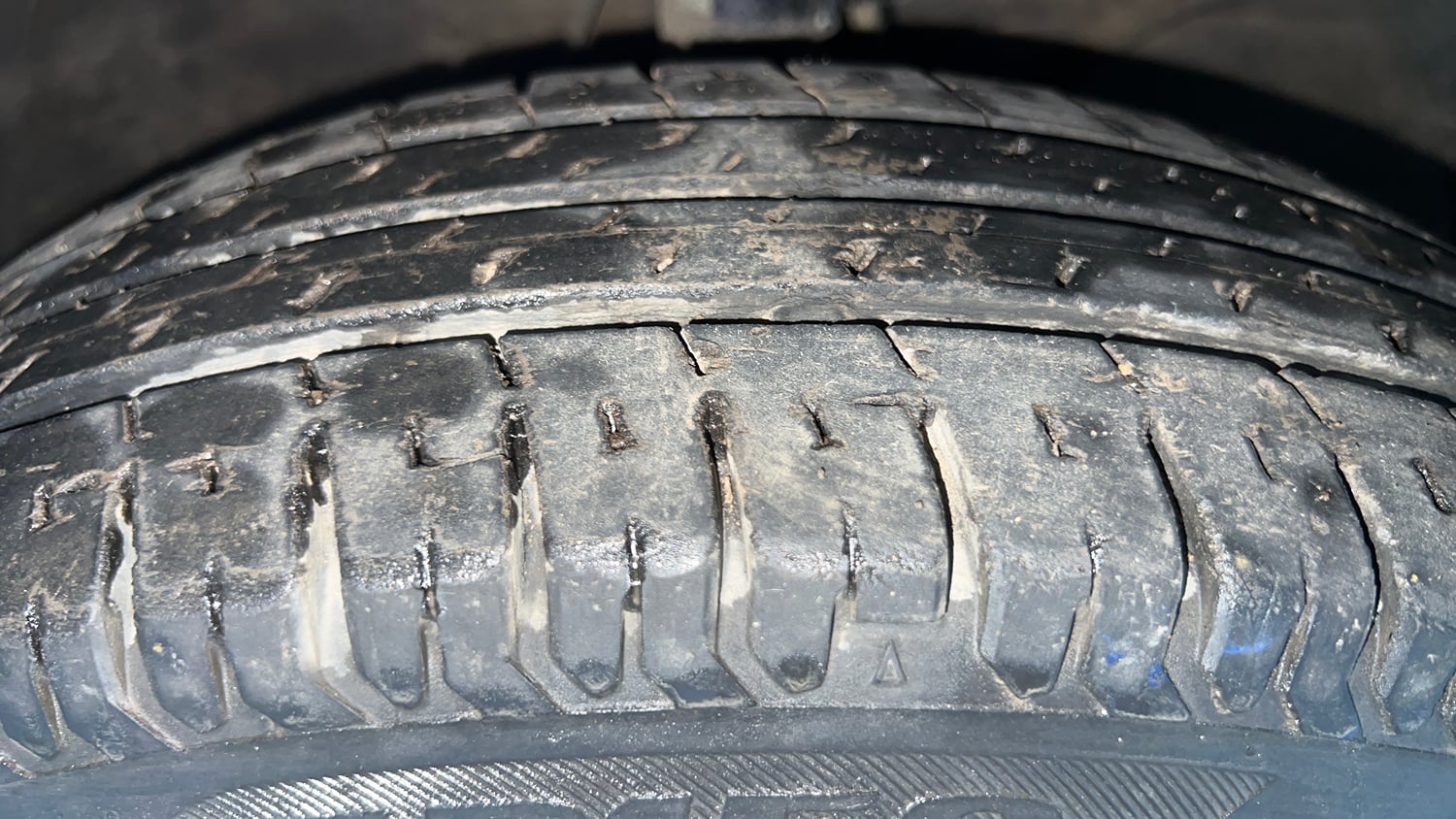 Used 2019 Maruti Suzuki Swift VXi AMT Petrol Automatic tyres RIGHT FRONT TYRE TREAD VIEW