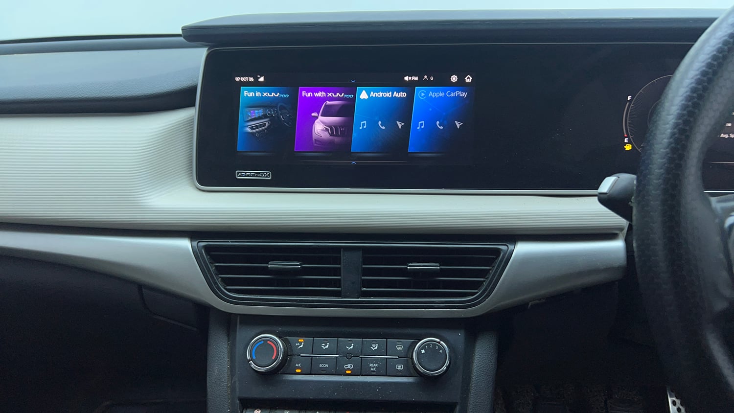 Used 2023 Mahindra XUV700 AX 3 Diesel MT 7 STR Diesel Manual top_features Touch screen infotainment system