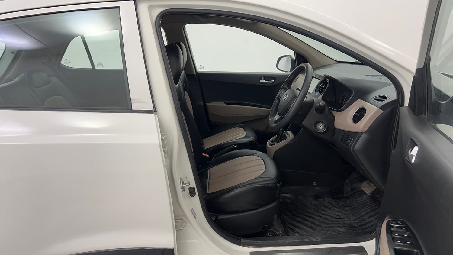Used 2018 Hyundai Grand i10 Sportz (O) AT 1.2 Kappa VTVT Petrol Automatic interior RIGHT SIDE FRONT DOOR CABIN VIEW