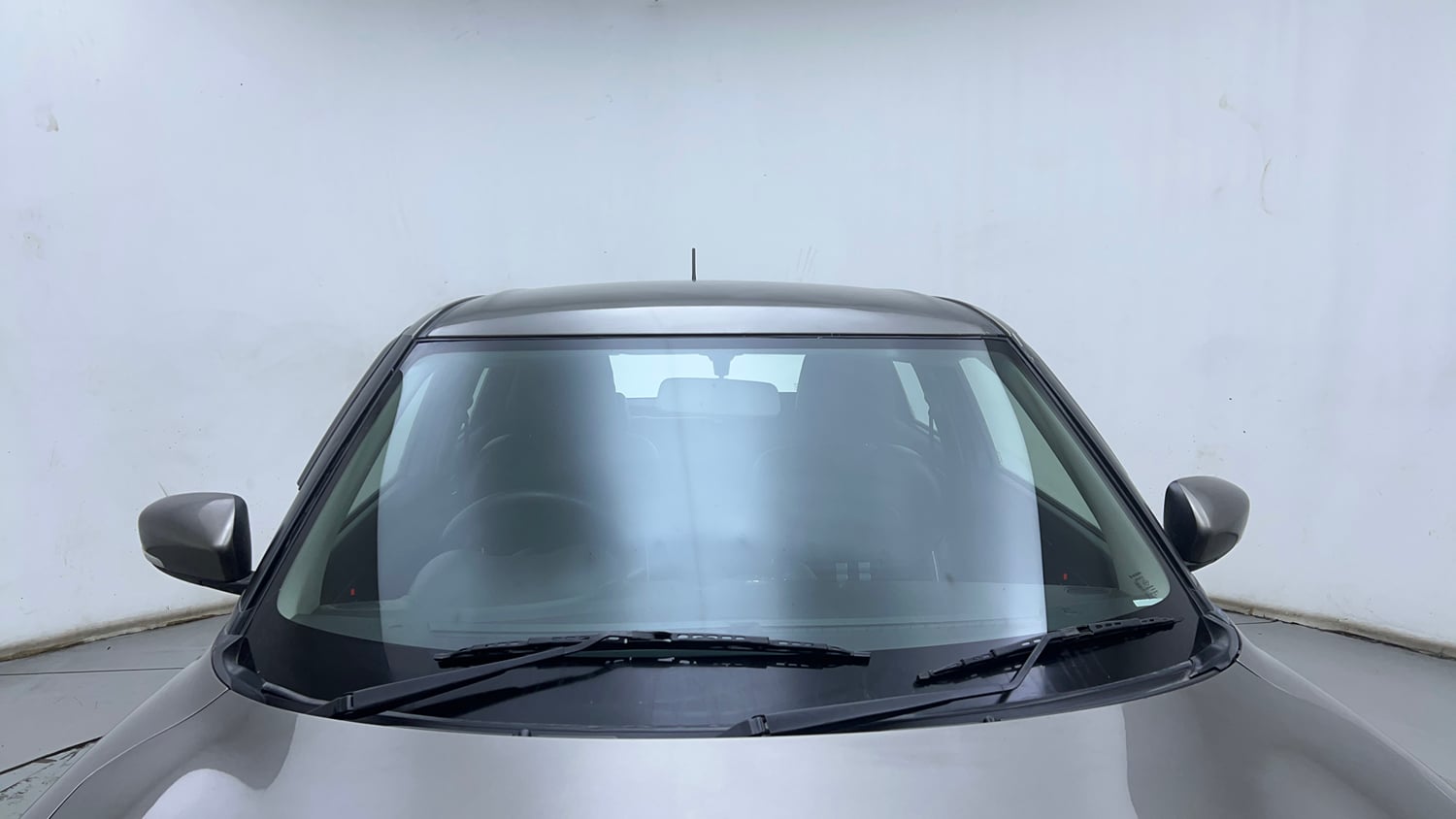 Used 2022 Maruti Suzuki Swift VXi Petrol Manual exterior FRONT WINDSHIELD VIEW
